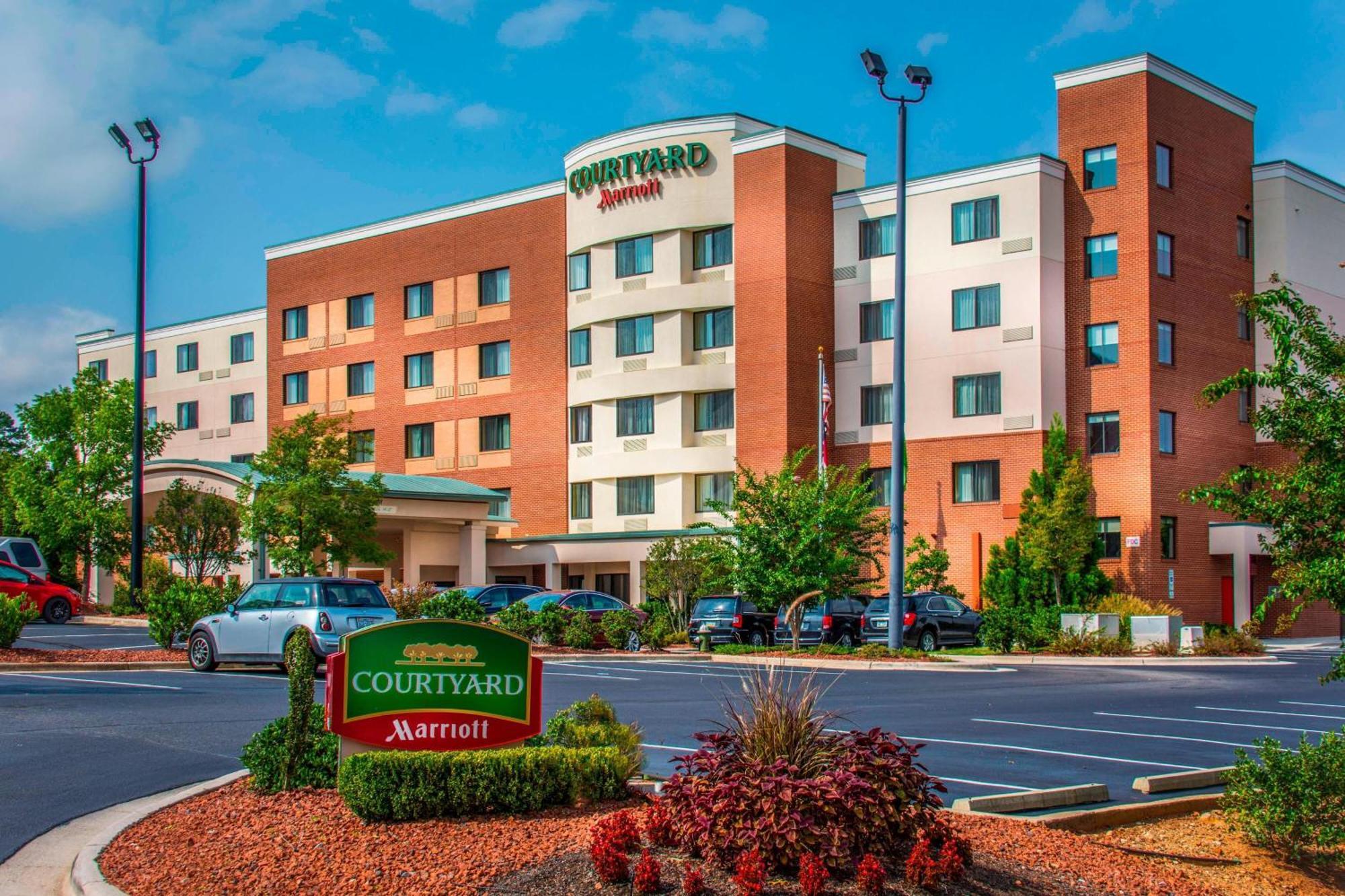 Courtyard Greensboro Airport Extérieur photo