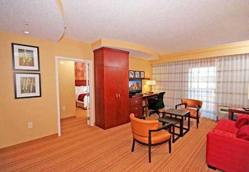 Courtyard Greensboro Airport Chambre photo